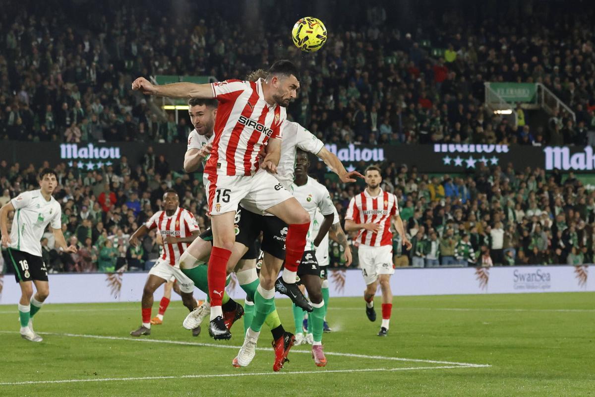 El partido entre el Racing de Santander y el Sporting, en imágenes