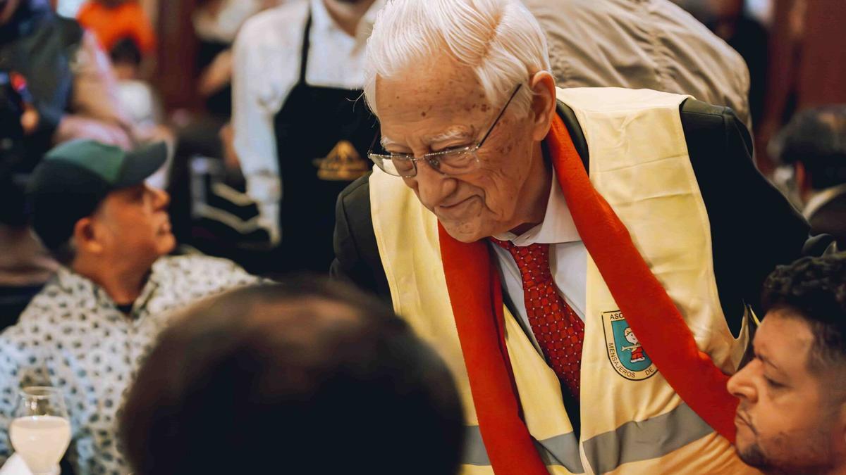 Mensajeros de la Paz, junto al padre Ángel, celebra mañana su 10ª 'Nochebuena Solidaria' en el Instituto Cervantes .