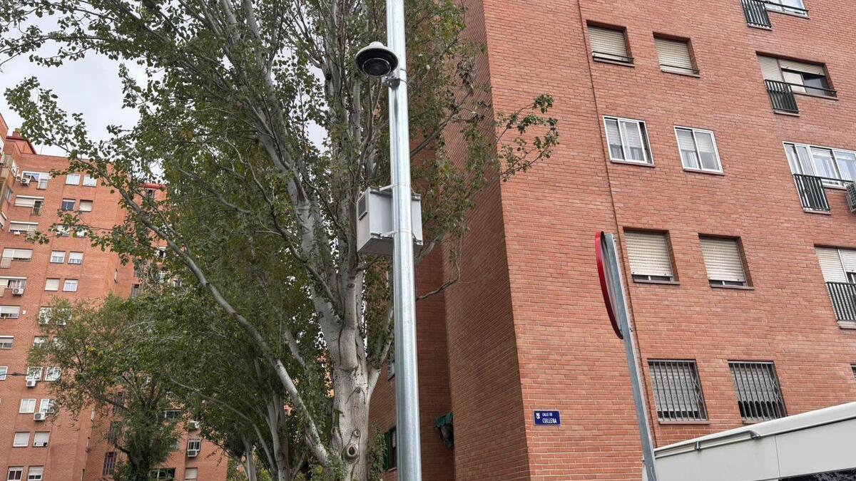 Cámara de vigilancia instalada en la calle Cullera de Madrid.