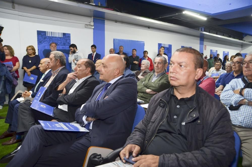 Arsenio, Beci, Manolete, Vicente, Manjarin, Manuel Pablo, Mosquera, Tino y Lendoiro, que por primera vez desde su salida volvió al estadio, entre los asistentes de 110% BLANQUIAZUL.