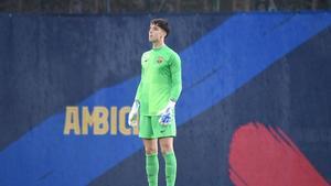 Ander Astralaga (03/03/2004) - Portero: Guardameta muy completo que ya ha debutado con el Barça B. Xavi lo ha subido en varias ocasiones en los entrenamientos del primer equipo