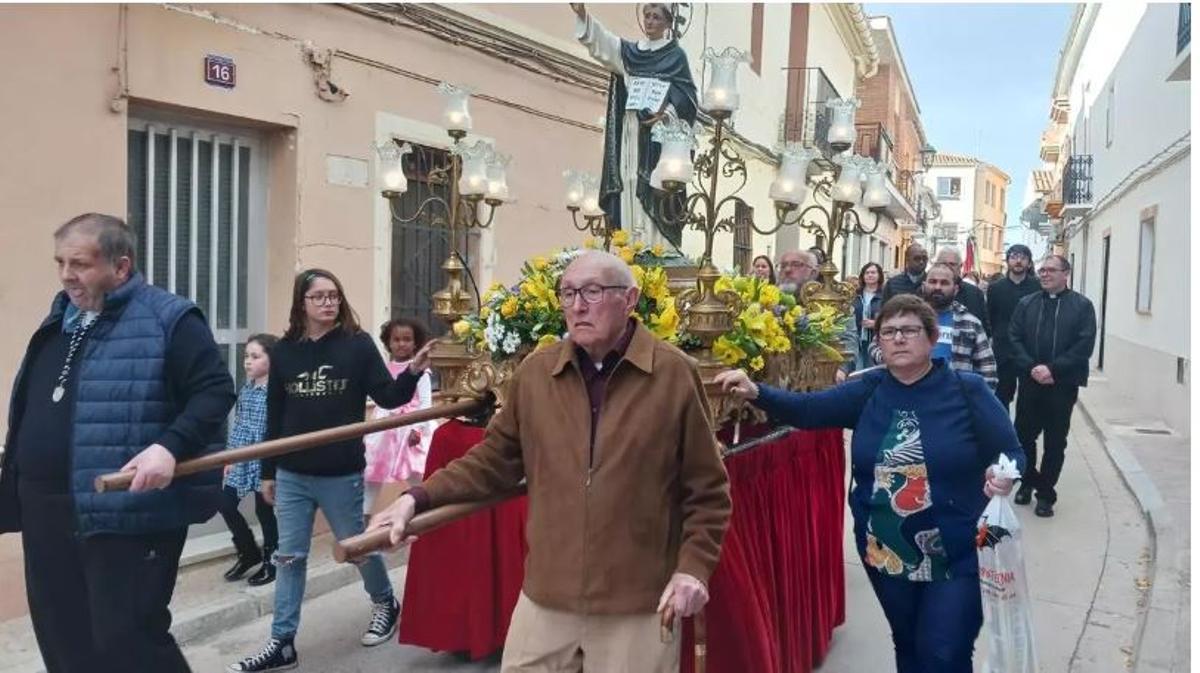 El presidente de la Cofradía en una entrada de San Vicent
