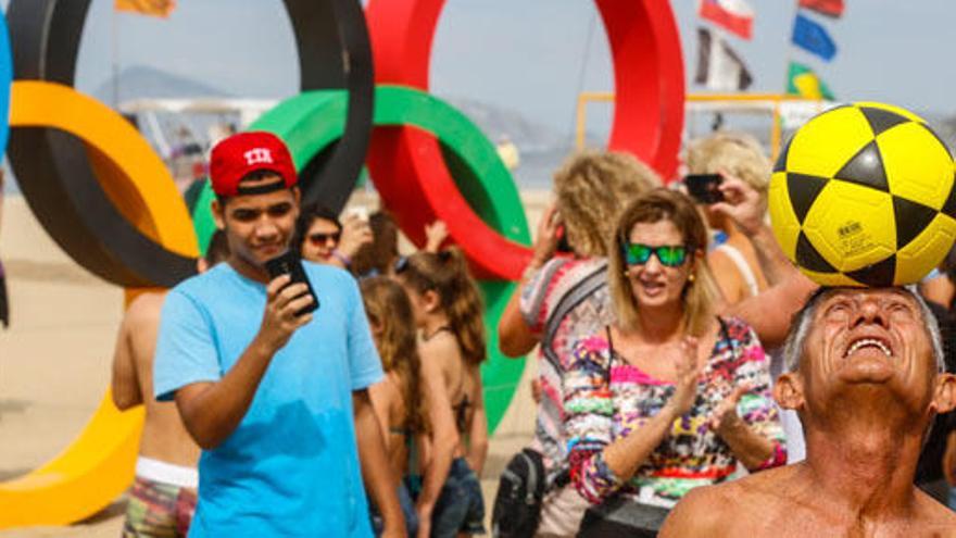 Ambiente olímpico en la playa de Copacabana.