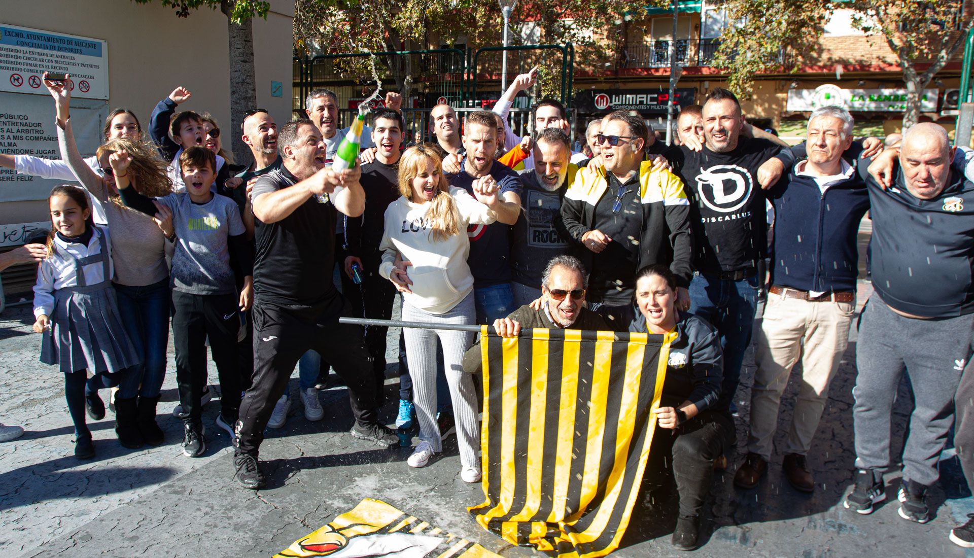 El Betis Florida de Alicante reparte 14 millones de euros del cuarto premio de la Lotería