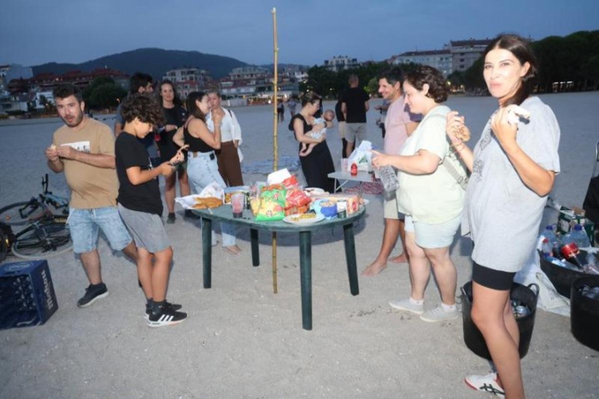 Algunas de las imágenes que deja la fiesta de San Juan en O Salnés.