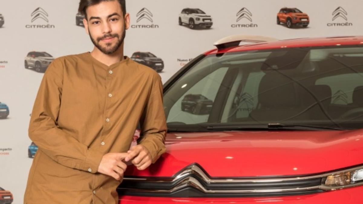 Agoney junto al nuevo Citroën C3 AirCross