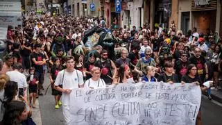 Un funeral por la cultura popular sustituye la masiva 'cercavila' de las fiestas de Gràcia 2024