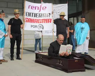 La "performance" por las paradas del AVE de Sanabria se "estrena" en Vigo