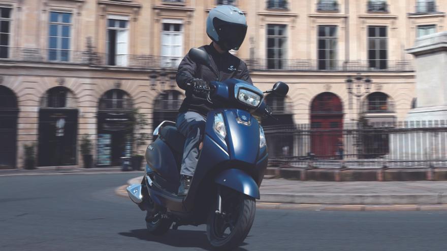 Un scooter que combina tradición, diseño urbano y tecnología para ofrecer una solución de movilidad ágil, económica y cómoda