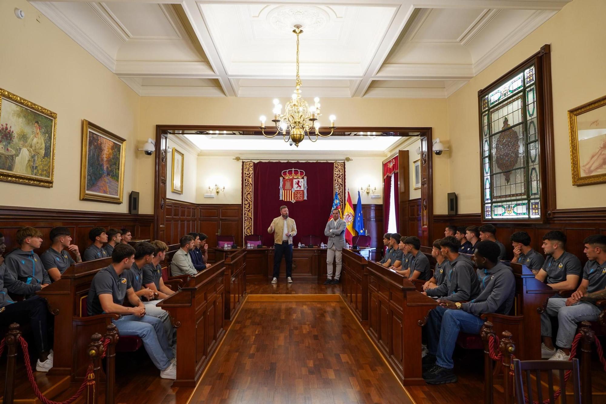 Galería | Las instituciones felicitan al filial del Castellón por su histórico ascenso