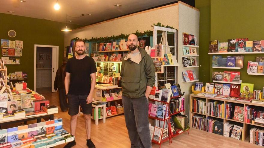 A libraría Galgo Azul da Coruña, premiada pola súa iniciativa para descubrir a migración cos cinco sentidos: "Como persoas, portamos un ADN migrante"