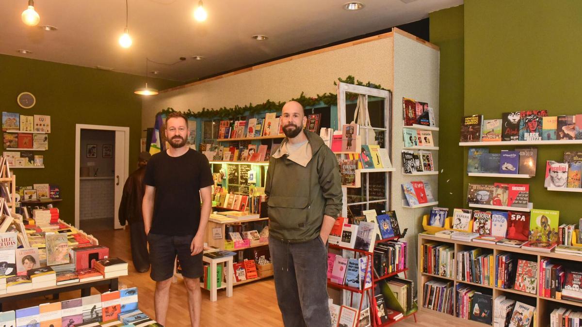 A libraría Galgo Azul da Coruña, premiada pola súa iniciativa para descubrir a migración cos cinco sentidos: "Como persoas, portamos un ADN migrante"