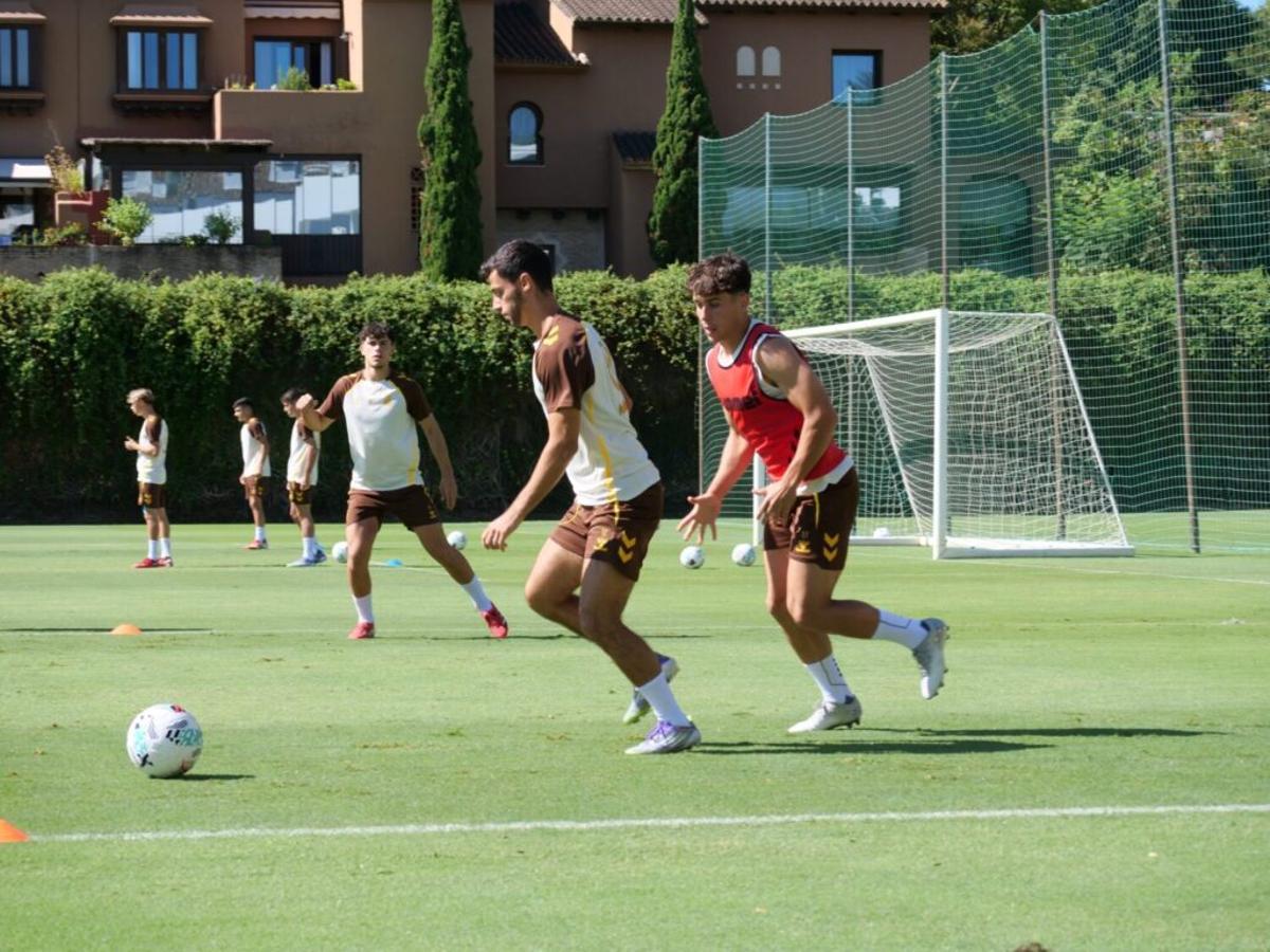 La UD Las Palmas entrenando en su stage de Marbella el año pasado