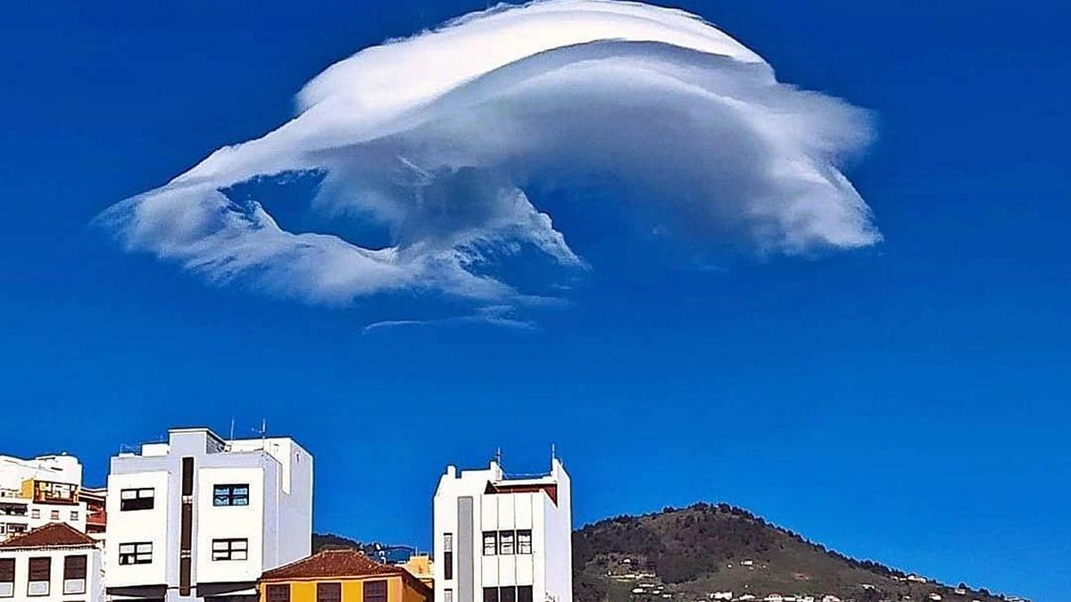 Nubes ayer en el cielo de Santa Cruz de La Palma. | | JOSÉ ANTONIO FERNÁNDEZ AROZENA