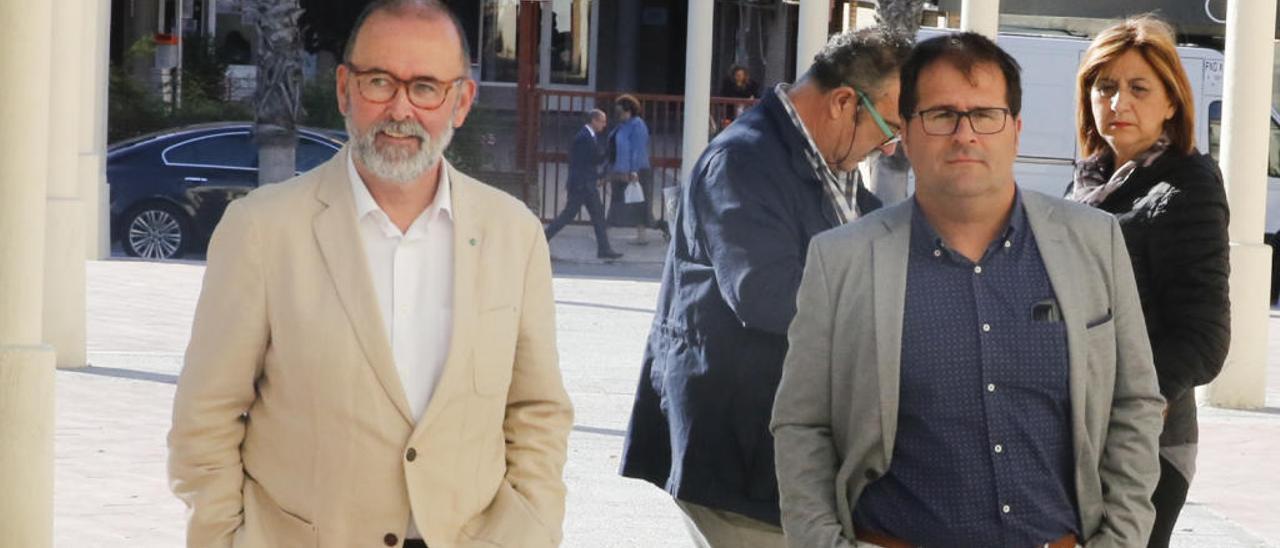 Juanjo Berenguer (izquierda) y Benjamí Soler (dcha) a su llegada ayer a los juzgados.