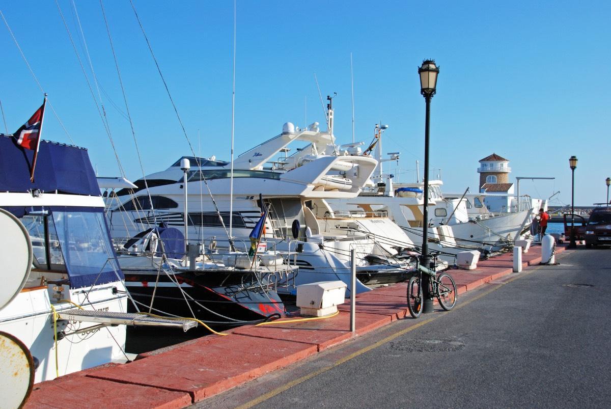 El puerto deportivo de Almerimar