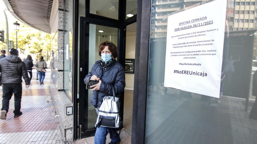 El 80% de las oficinas de Unicaja en Extremadura cierra por la huelga