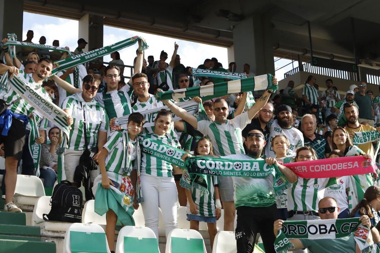 Córdoba CF-Ponferradina | Las imágenes de la afición blanquiverde en el play off de ascenso