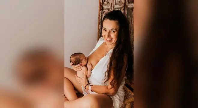 Inés Curro: “Debemos facilitar ás nais que chuchen sen temor a ser xulgadas por sacar o peito en público”