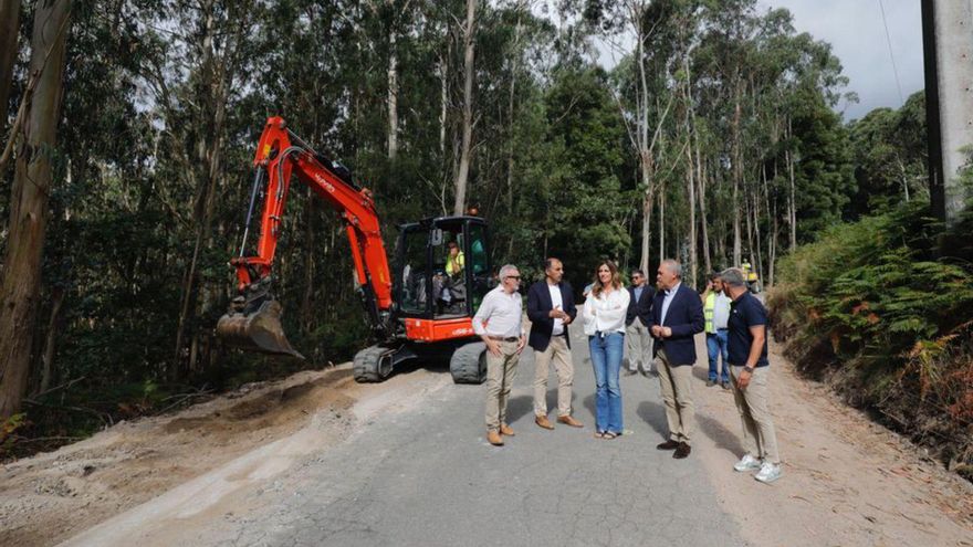 Visita institucional, ayer a las obras en Poio. | FdV