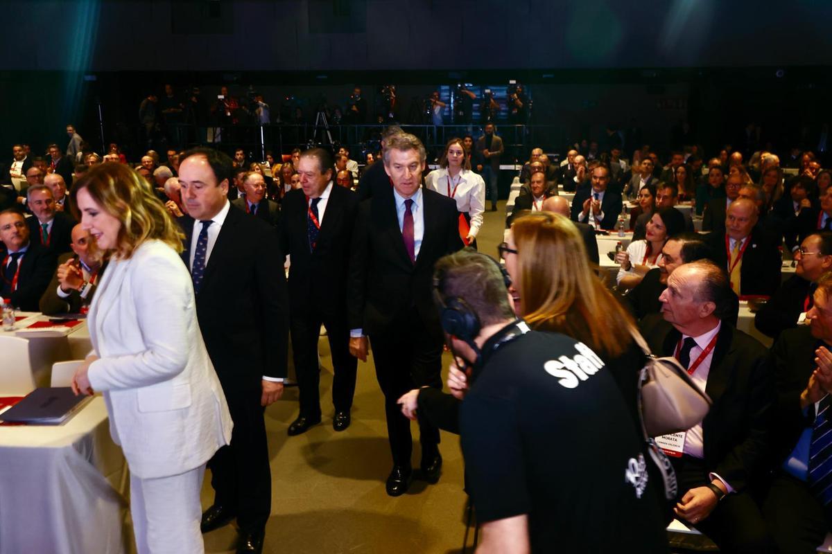 Feijóo, Llorca y Catalá asisten a la asamble de AVE