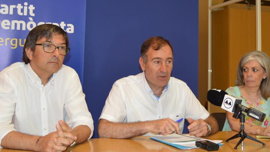 Per l&#039;esquera,  Ramon Minoves, Antoni Biarnés i Maria Antònia Ortega, regidors del grup de CDC a Berga