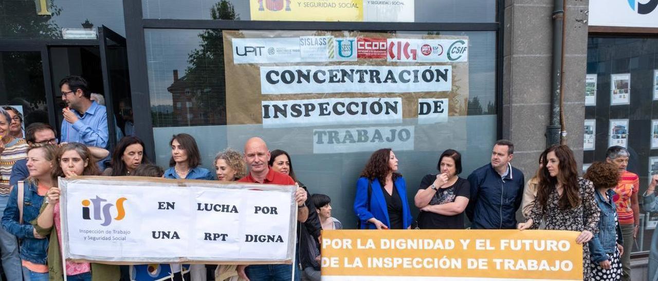 Protesta de los inspectores de Trabajo y Seguridad Social de Asturias, esta mañana, en Oviedo.