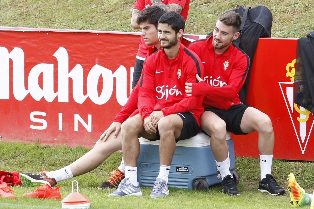 Entrenamiento del Sporting tras la derrota frente al Barcelona