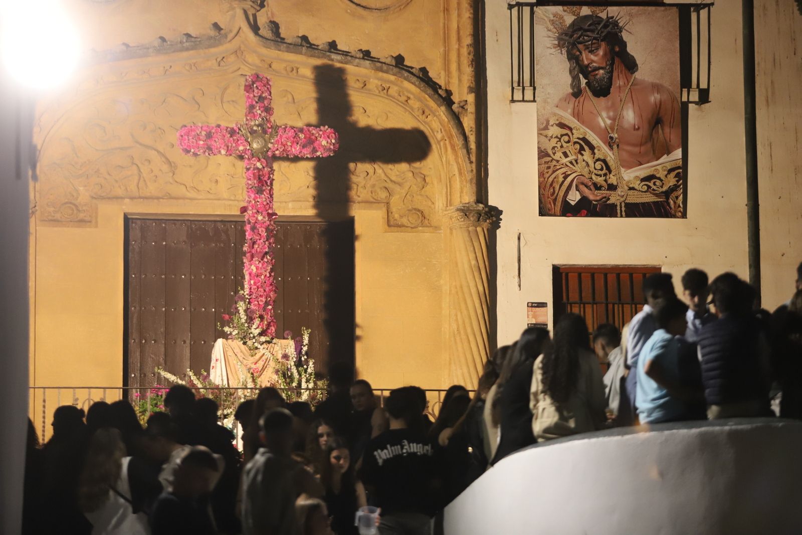 La tercera noche de cruces, en imágenes