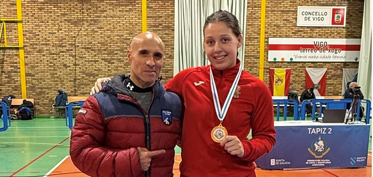 Senín junto a Ana Ferro tras conseguir el triunfo en el gallego.