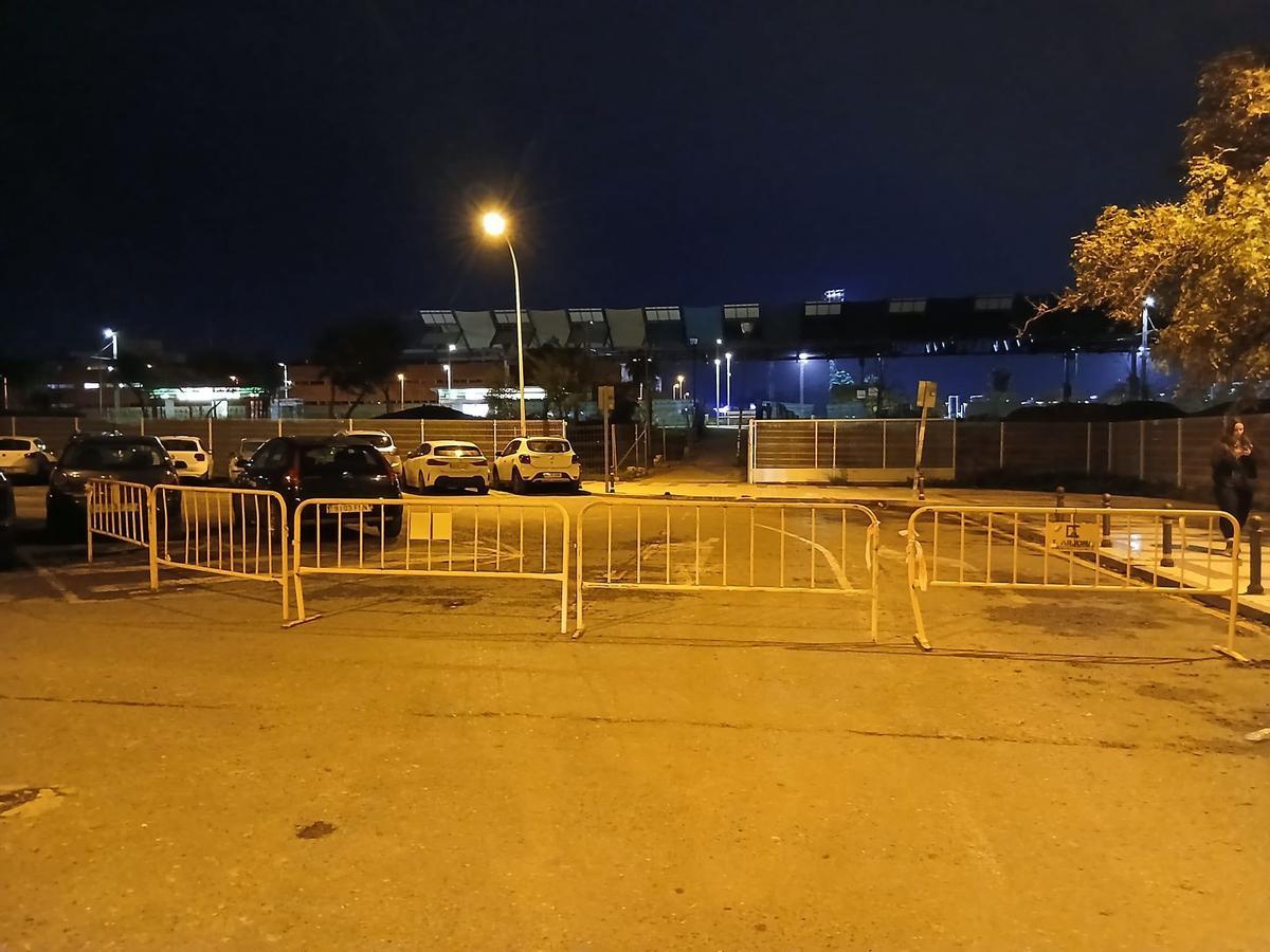 El Hospital Clínico delimita una zona del parking ante la previsión de fuertes lluvias