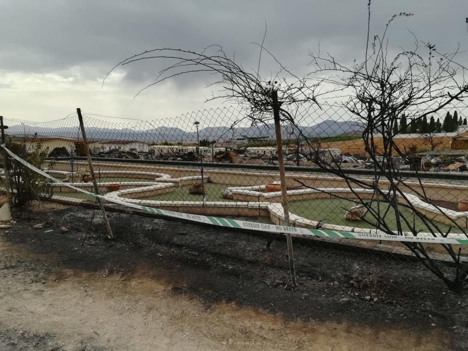 Así ha quedado el cámping de Mollina incendiado el domingo por la tarde.