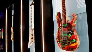 'Guitar Legends Hall', el nuevo museo en Barcelona que muestra las guitarras de leyendas del rock internacional