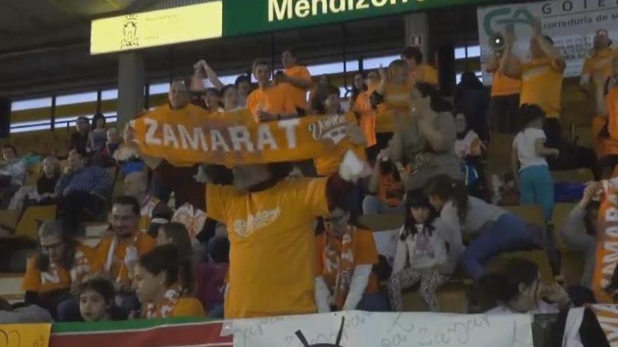 La afición naranja en el partido que se está jugando en Vitoria