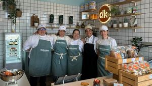 Este es el paso a paso de los éclairs tropicales de la mejor repostera de Madrid