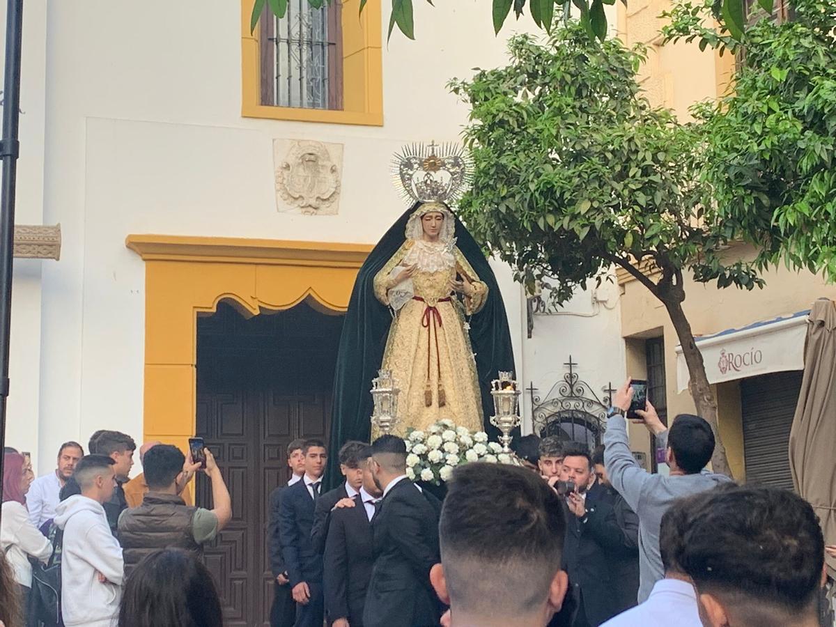 Traslado de la Virgen del Sol desde la iglesia de San Lázaro.