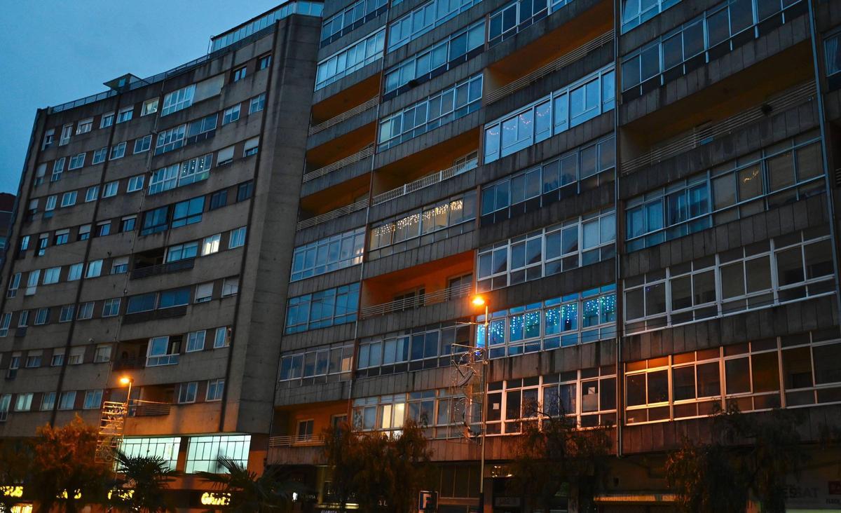 Balcones iluminado en Vigo.