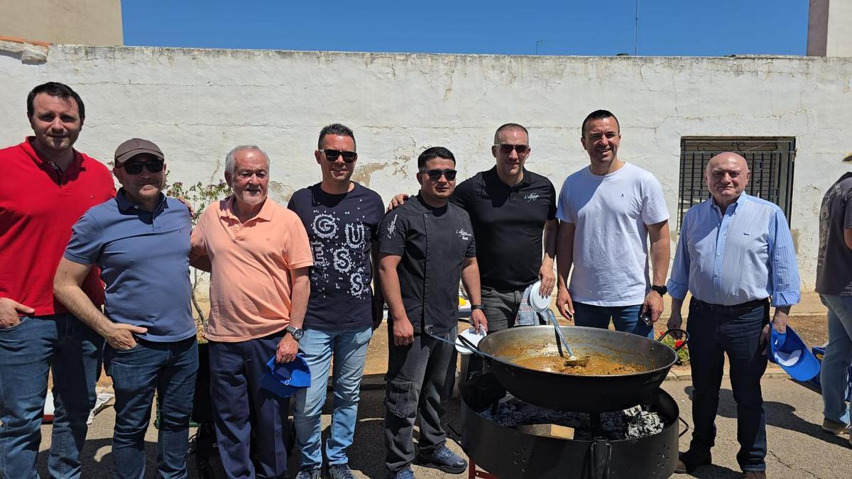 El presidente de la Diputación, Vicente Mompó, y el diputado de Cultura, Paco Teruel, acompañaron al alcalde de Tous, Cristóbal García.