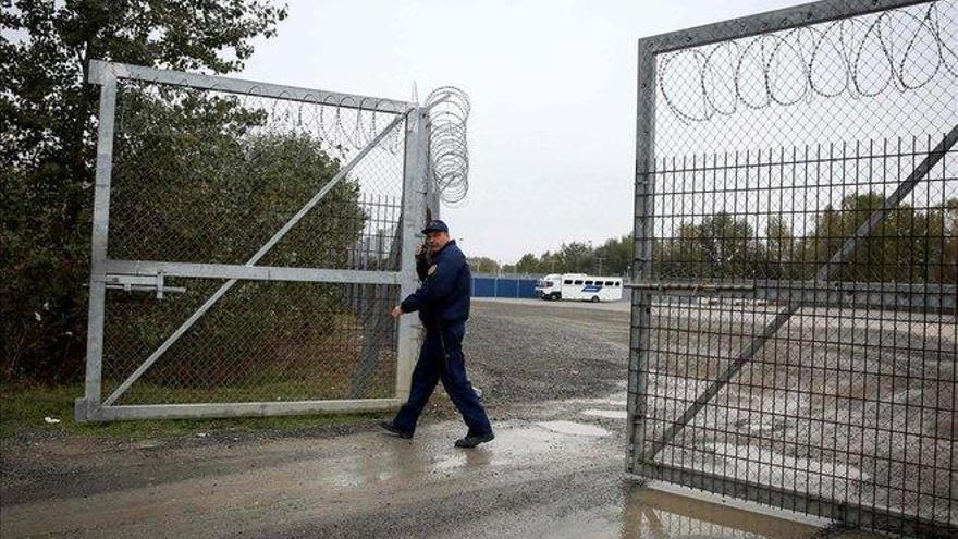 Hungría y Serbia reabren frontera, linde exterior de la UE