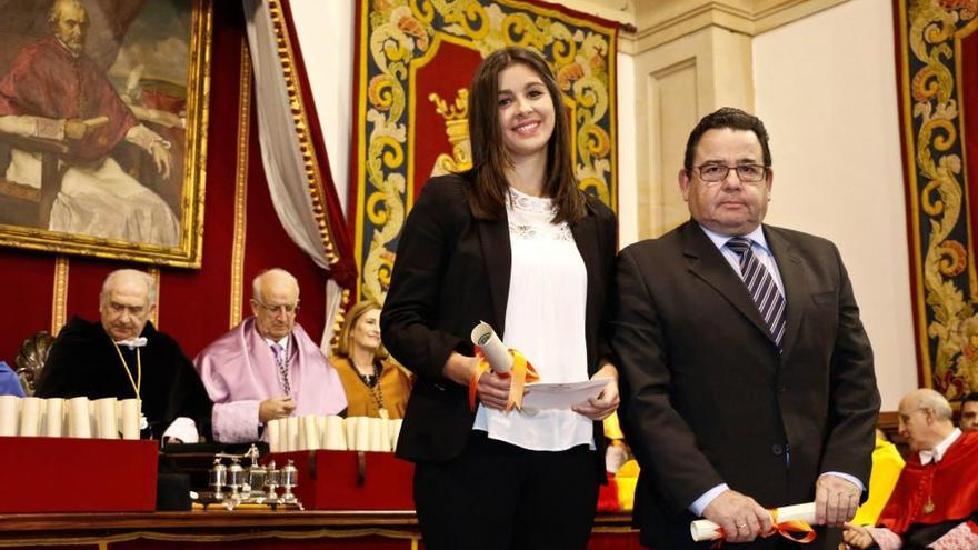 Diana de la Puente, tras recoger su premio.