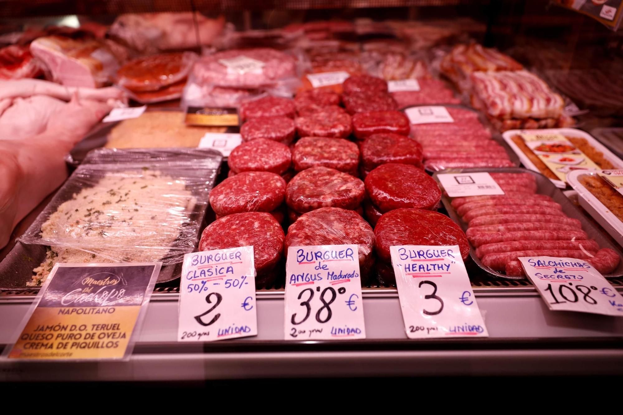 Las compras para Navidad se adelantan en el Mercado Central de Zaragoza