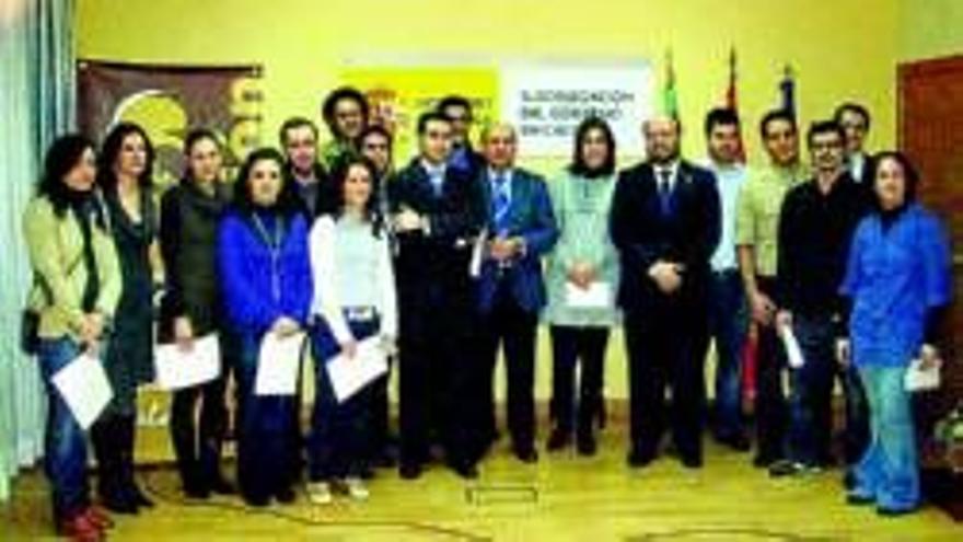 Fundacion valhondo entrega becas