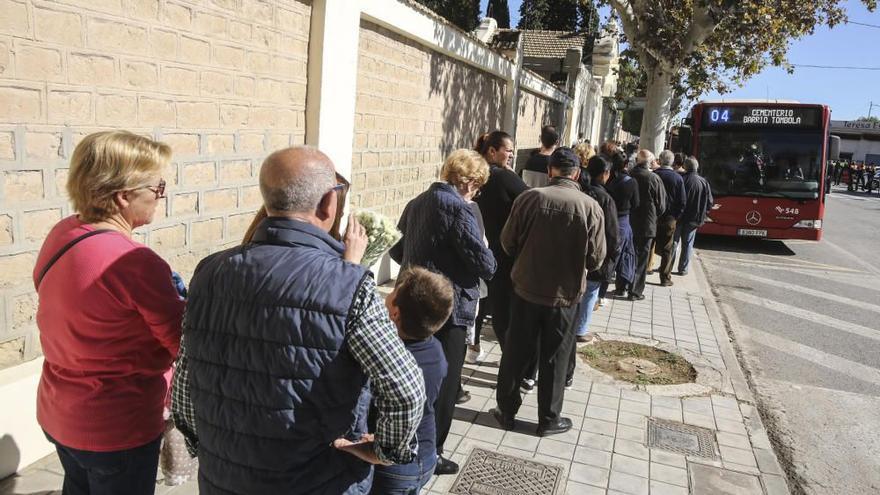 La línea especial de autobús al Cementerio de Alicante pasará cada diez minutos por el Día de Todos los Santos