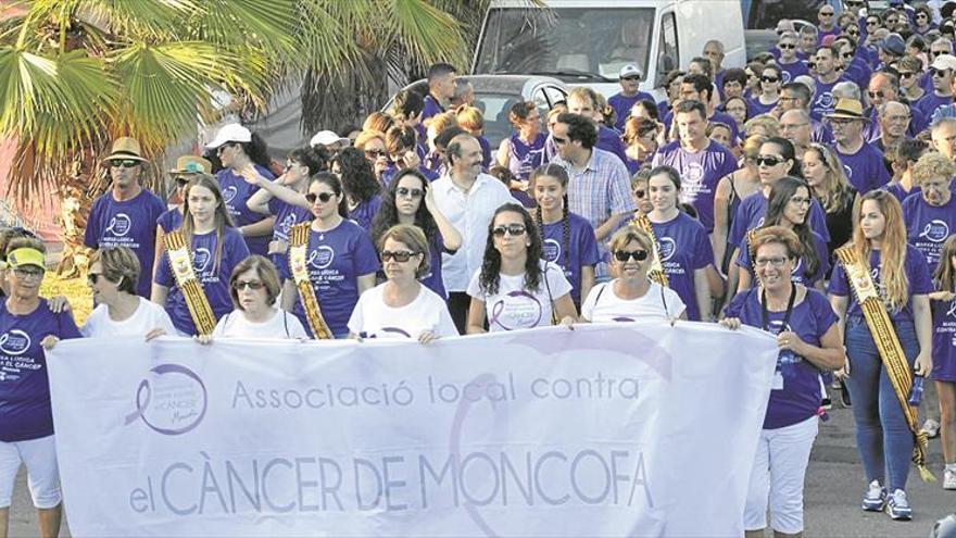 Más de mil personas marchan contra el cáncer en Moncofa