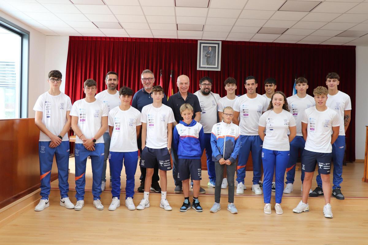 Recepción a los piragüistas de As Torres en el Concello de Catoira.
