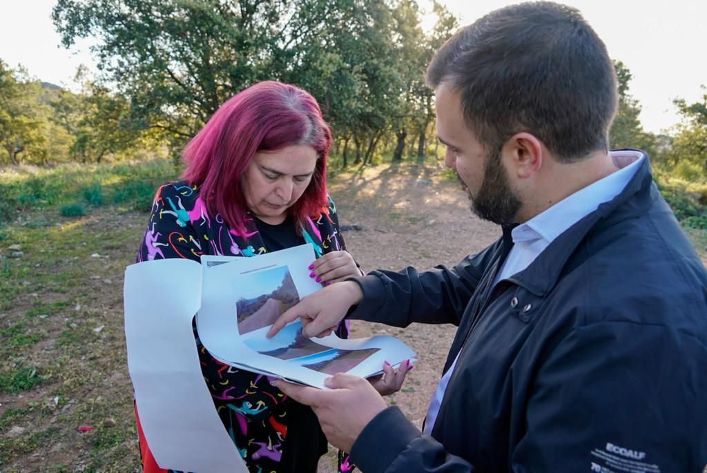 El alcalde de Cáceres y la consejera de Agricultura supervisan la limpieza de la Montaña