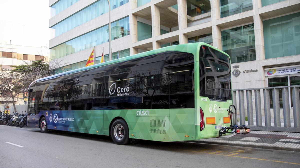 Un dels autobusos zero emissions de la nova flota insular.