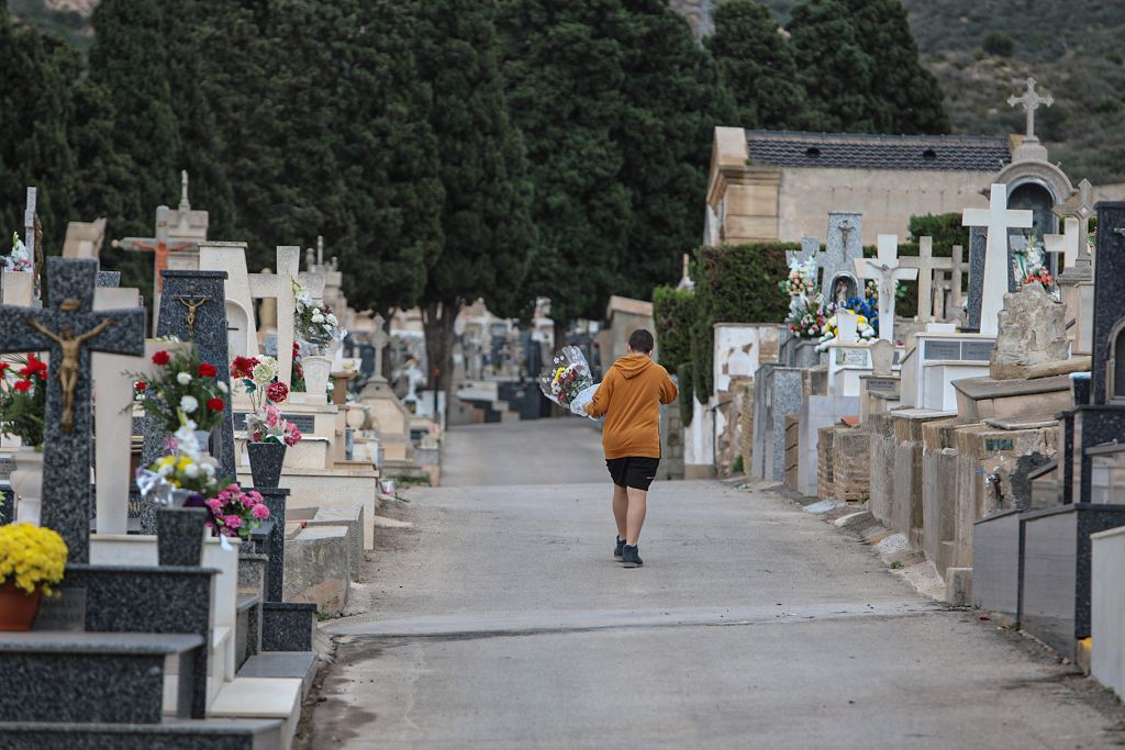 Cementerio de Los Remedios de Cartagena en el Día de Todos los Santos