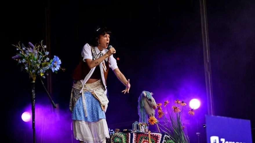 Así fue la aclamada jota que interpretaron por sorpresa Bewis de la Rosa y Ester Vallejo en Zaragoza: "Gracias por tu generosidad"