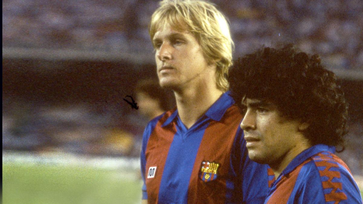 Schuster y Maradona, en el Camp Nou.